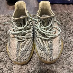 Yeezy 350 V2 Men's Shoes - Cream and Gray